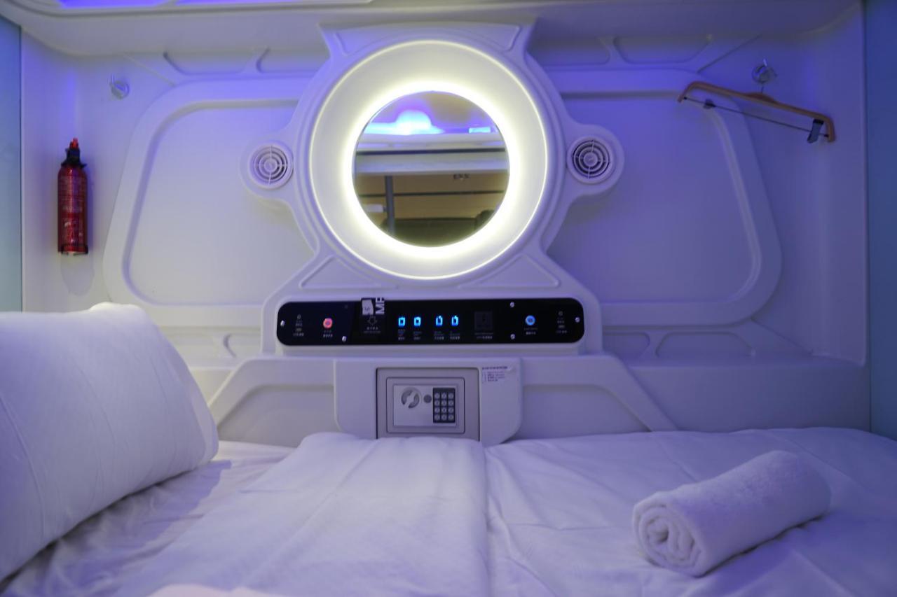 Q Capsule Hotel George Town Buitenkant foto